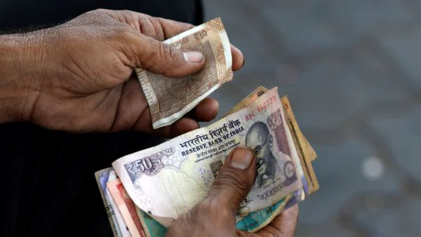 RBI Has No Plans to Withdraw Paper Currency by June 30, Government Clarifies