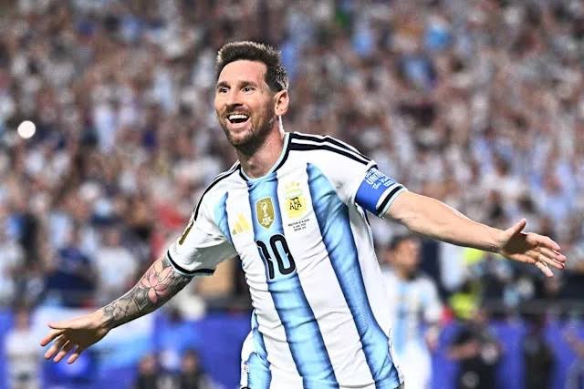 Messi Hat-Trick Powers Argentina to 3-0 Victory Over Algeria in World Cup Opener